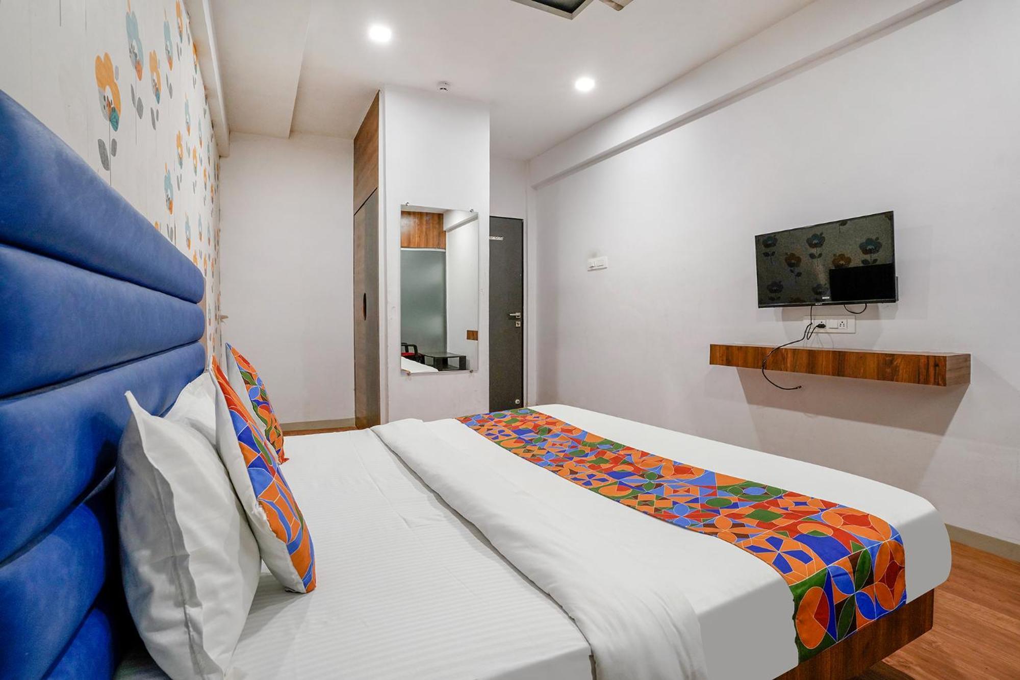 Fabhotel The Valentine - Udhna Road Surate Extérieur photo