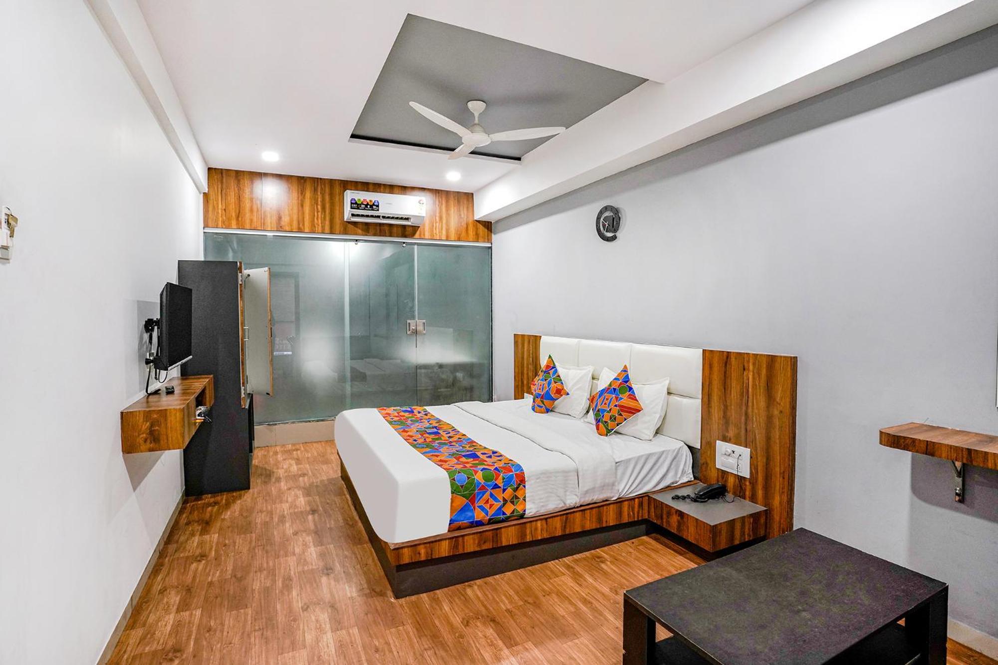 Fabhotel The Valentine - Udhna Road Surate Extérieur photo