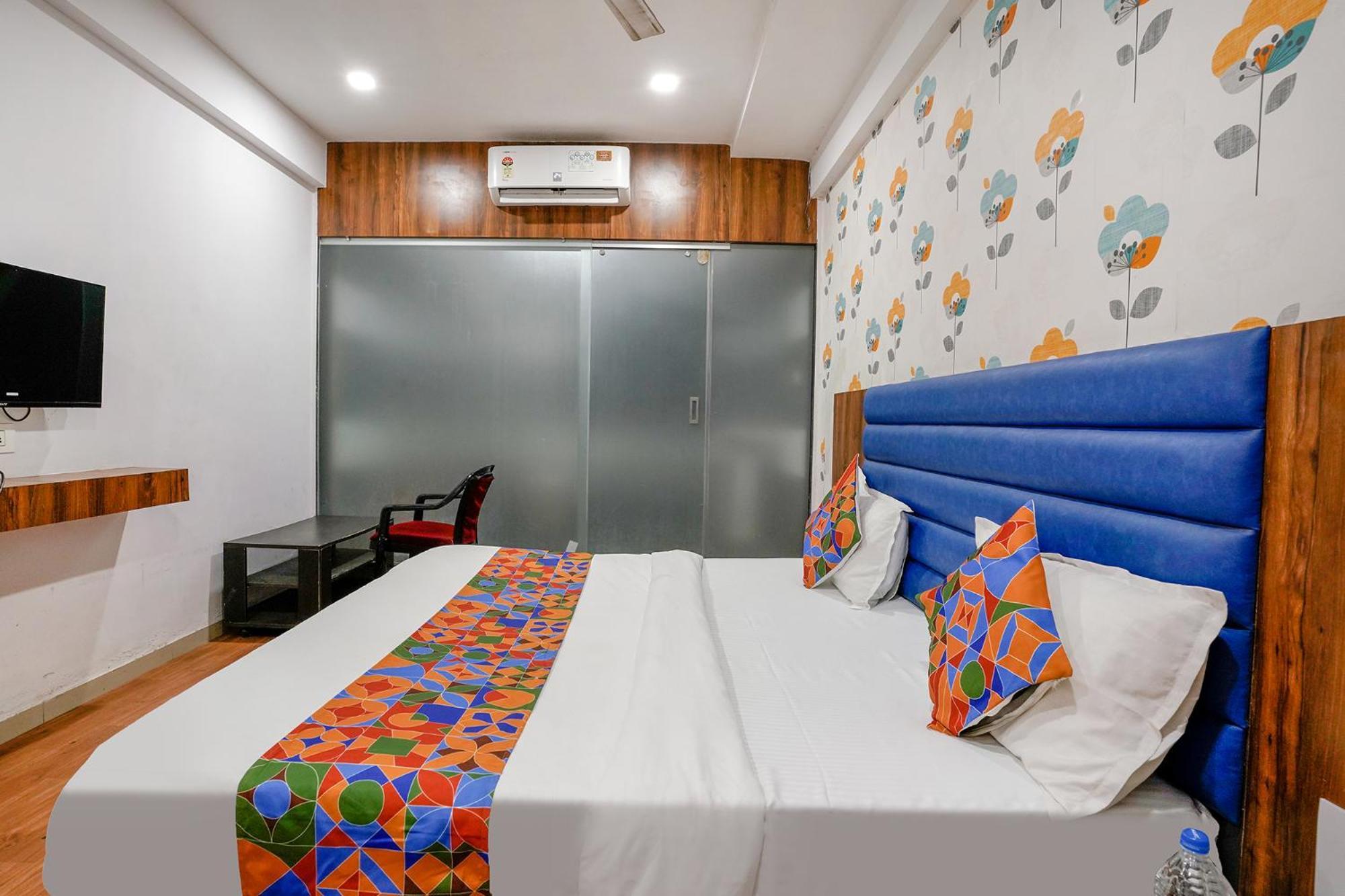 Fabhotel The Valentine - Udhna Road Surate Extérieur photo
