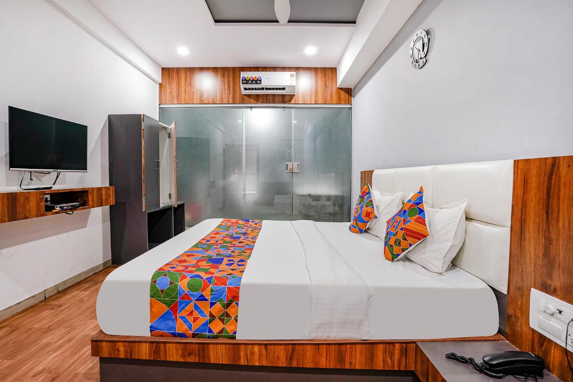 Fabhotel The Valentine - Udhna Road Surate Extérieur photo